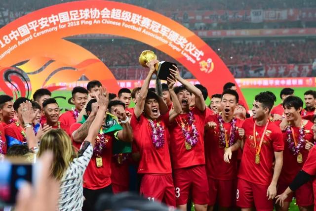 内马尔进1球造1乌龙 在巴黎40场欧冠后进球超巴萨时