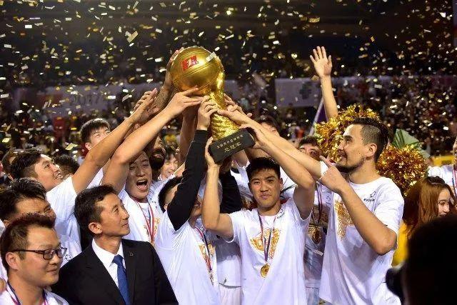 约基奇大三双掘金负独行侠 快船力克国王4连胜