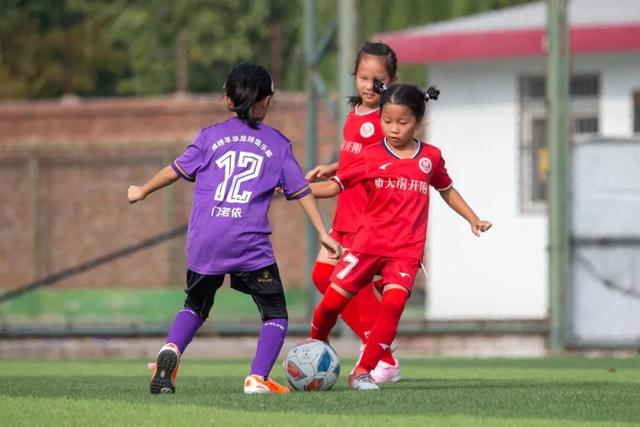 英超最佳阵：萨拉赫领衔，帕尔默&加克波在列