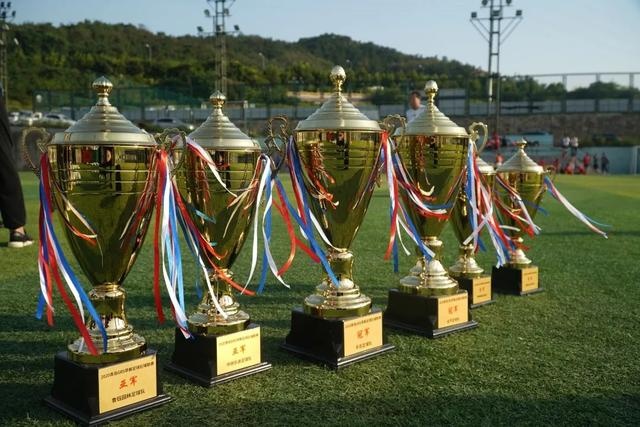 NBA新赛季前瞻：争冠格局混乱 詹杜库难现辉煌